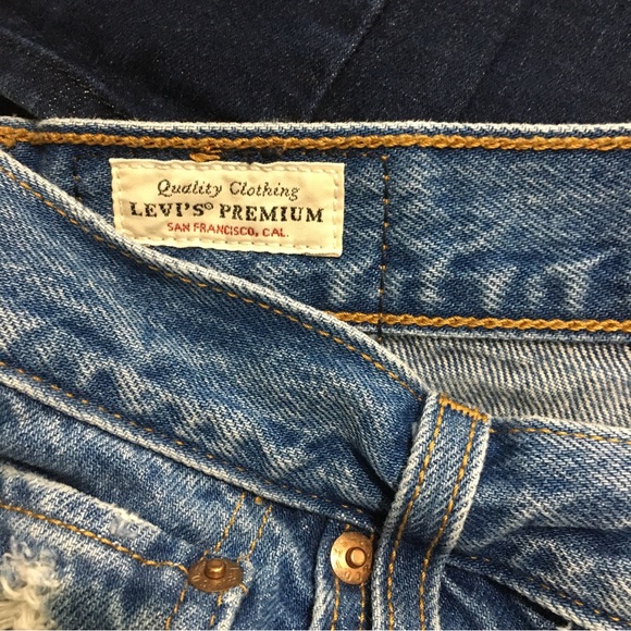 Levi’s Distressed Wedgie jeans. Cropped Raw Hem. Size 25 - Picture 7 of 8